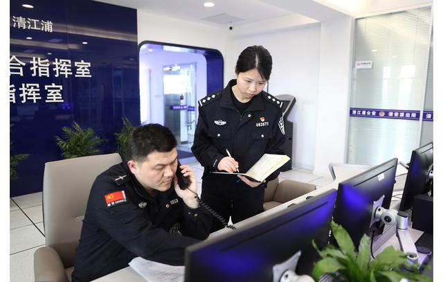 徐磊：“半边天”上的警察蓝（徐磊）