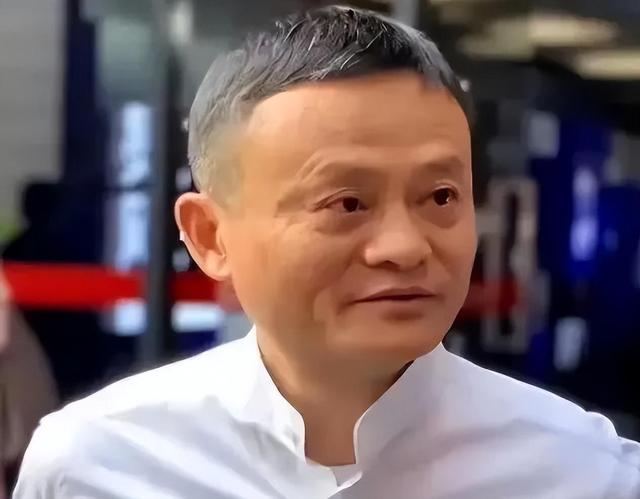 马云套现千亿后突然回国，两鬓斑白显沧桑，外媒:得罪的人惹不起（3500美元货币资讯）