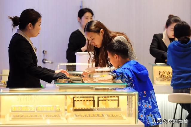 减50元、80元、100元……黄金开始降价了！有品牌克价达到“5字头”（CNS货币资讯）