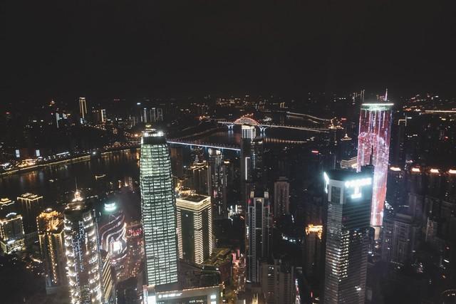 摩天高楼俯瞰魅力重庆：夜晚我来到了重庆WFC会仙楼观景台（WFC）