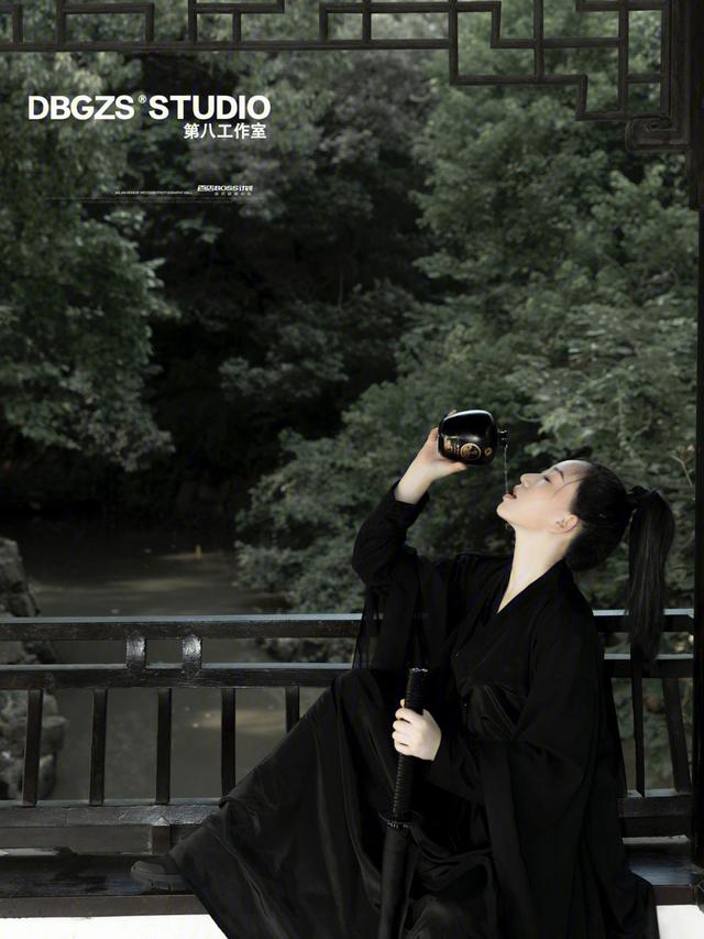 古时候，有个叫刘元外的人，与当地县令勾结，串通一气（刘元）