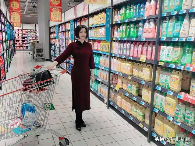老外要买我的旗袍，凭我这爱过的精神，即使给我五万美金我都不卖（五千美金）